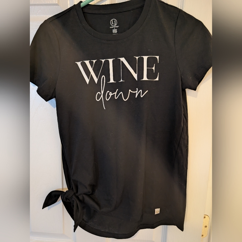 Laura Janelle Wine Down Women's graphic t.  Size Sm